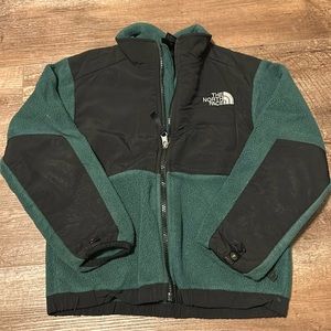 The North Face boys xs(6) zip jacket. Green/black